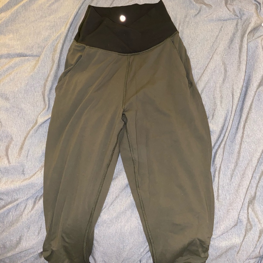 Lululemon cropped pants